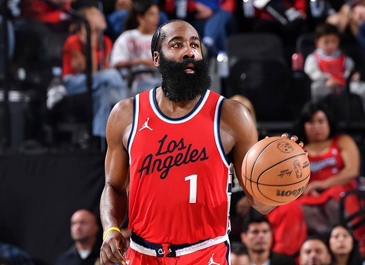 爱游戏-哈登回归赛场，出色防守首场状态亮眼，美国队观众沸腾！的简单介绍