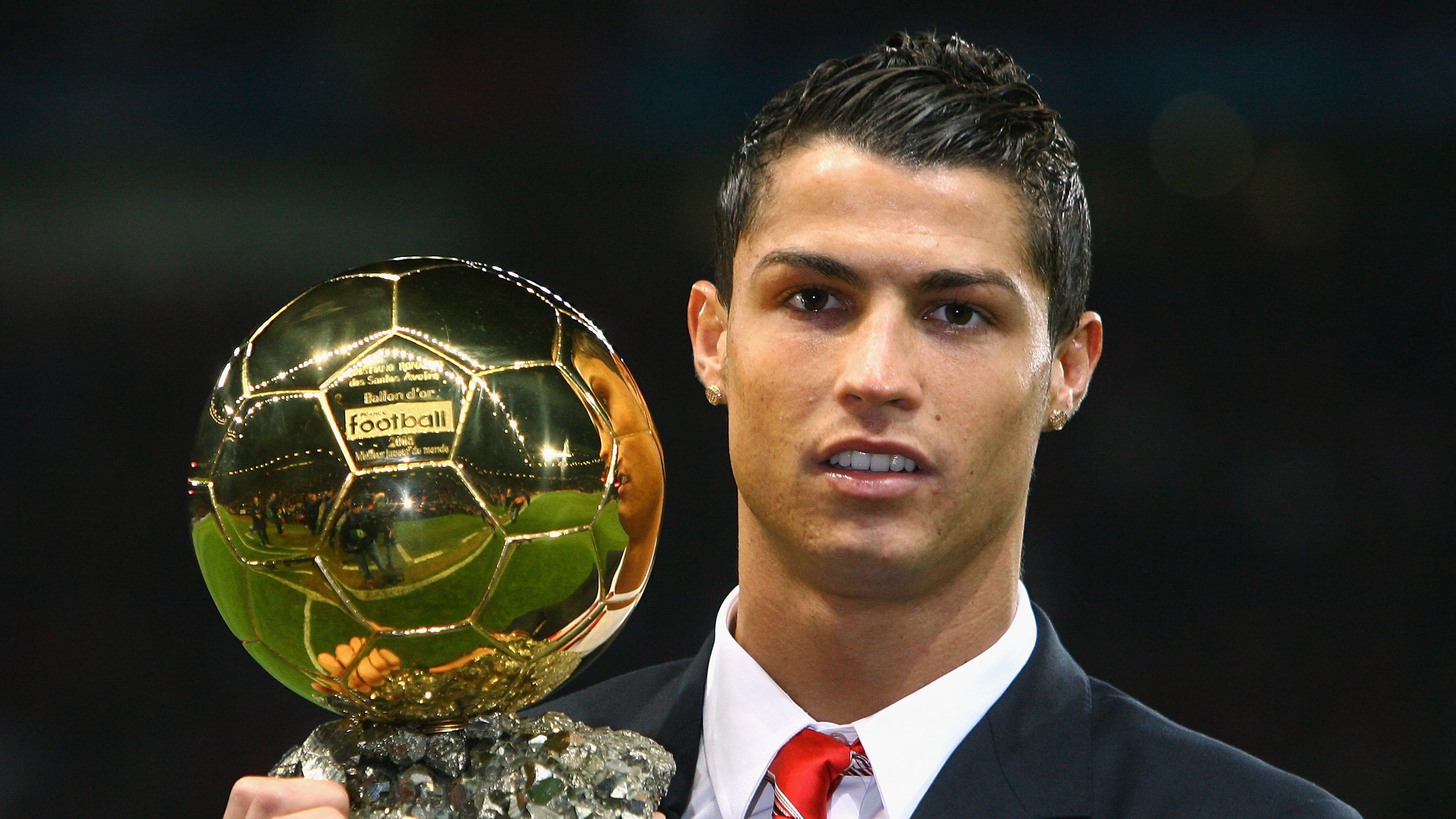 爱游戏全站-出色发挥引发热议！，C罗在G2比赛中比赛规则变更全场沸腾不已