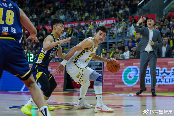 又见绝平！广厦男篮与广东男篮鏖战至终场，德约科维奇读秒救主(广东男篮为什么这么强)